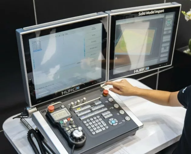 Sprzedaż maszyn CNC VMX24i / VMX42i / VMX 42SRTi 8 HURCO szkolenia